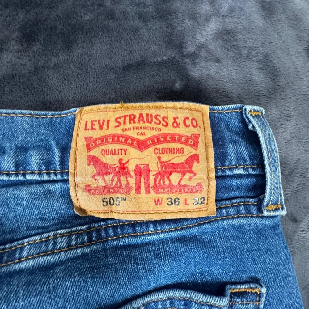 Levi's 505 Regular Fit Jeans Mens 36x32 Blue Straight Leg Denim 00505-2601